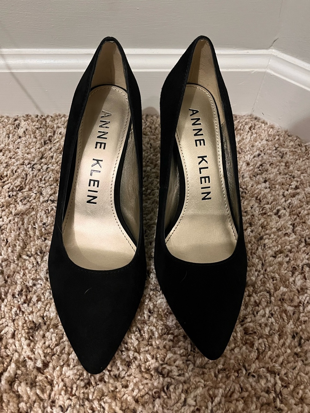 Anne Klein Black Pointed-Toe Suede Pumps